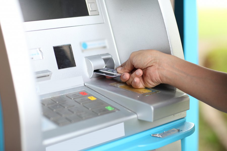 Bankomat połknął pieniądze albo nie wypłacił gotówki? Zobacz, co możesz zrobić
