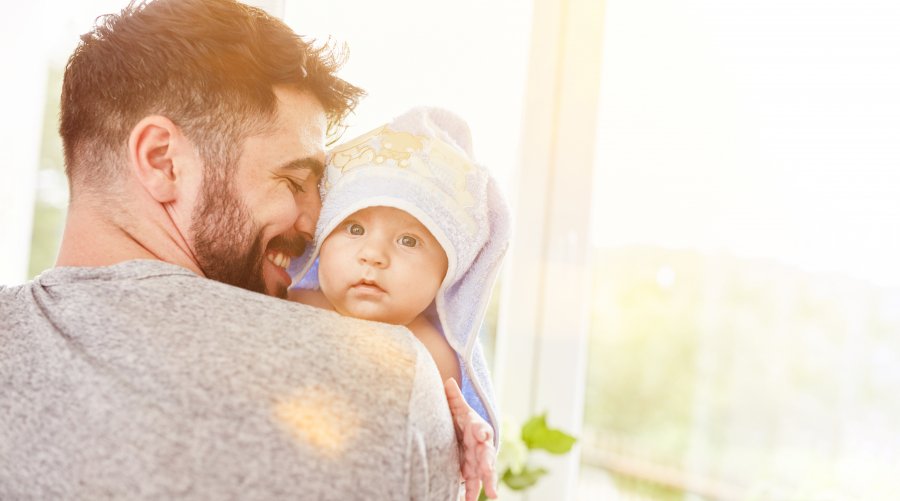 Dwa miesiące dodatkowego urlopu dla ojców? Jest decyzja Parlamentu Europejskiego