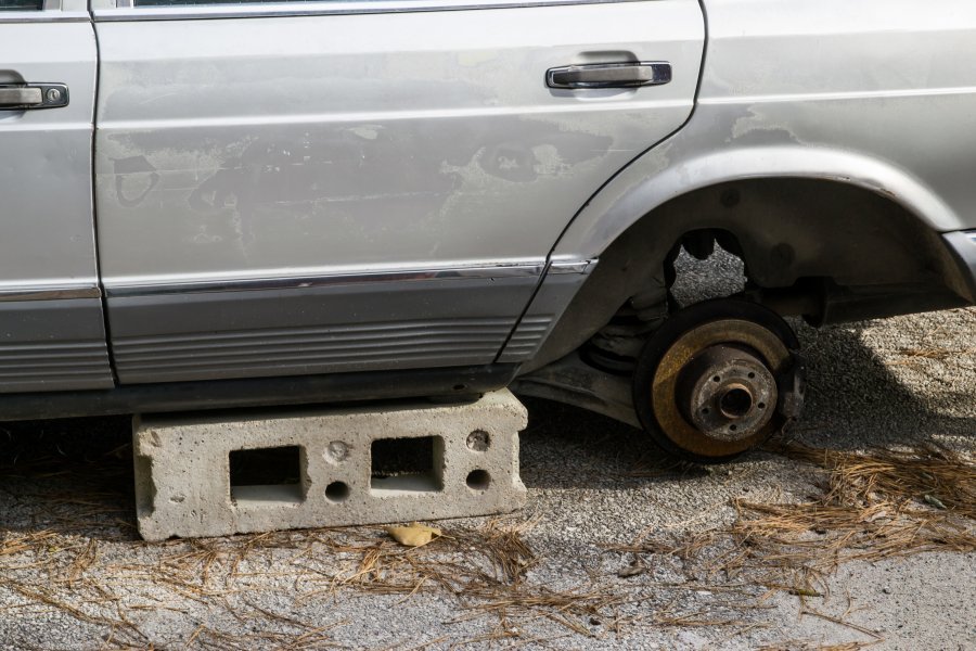 Sąsiad parkuje auto na moim miejscu. Co robić?