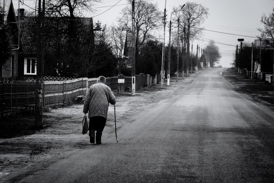 Polskie ubóstwo ma twarz starej kobiety - niskie emerytury dla kobiet