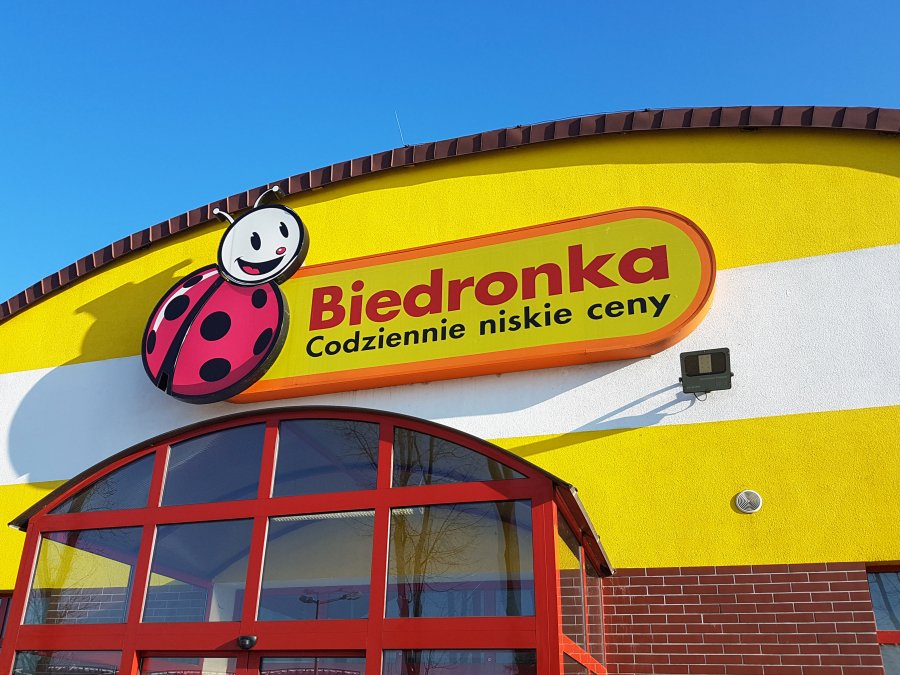 Ile zarabia się w Biedronce?