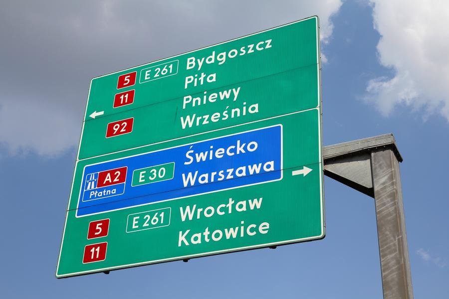 Czy zmieni się wzór drogowskazów na polskich drogach?