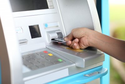 Bankomat połknął pieniądze albo nie wypłacił gotówki? Zobacz, co możesz zrobić