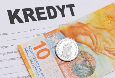 Uwaga frankowicze! UOKiK stawia zarzuty dwóm bankom