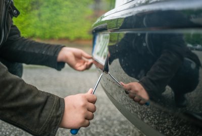 Kradzież tablic rejestracyjnych? Szybko zgłoś się na policję!