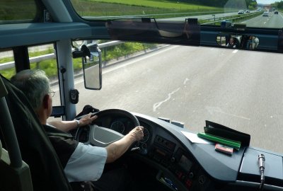 Jak sprawdzić stan autobusu przed podróżą?