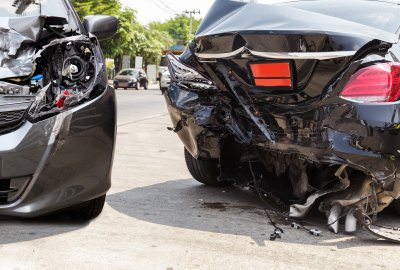 Jak legalnie i bez kłopotu kupić uszkodzone auto do naprawy?
