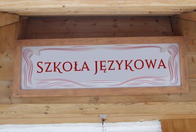 Czy szkoła może pobierać raty do końca semestru mimo rezygnacji z nauki?