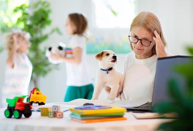 Zdalne nauczanie lub konferencja z Microsoft Teams - koniec z niechcianymi dźwiękami z otoczenia