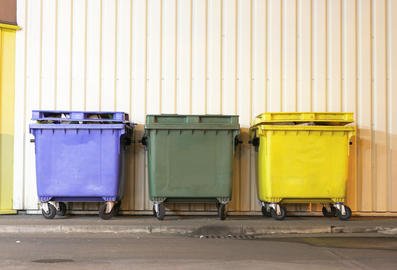 Będą nowe zasady segregacji śmieci. Zamiast 5 pojemników, tylko 3