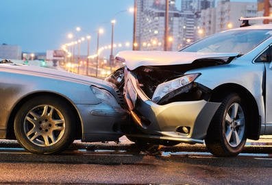 Jakie konsekwencje za rozbicie samochodu służbowego?