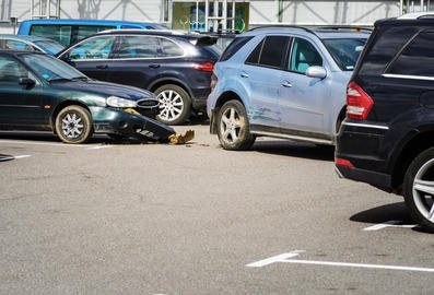 Jak postępować w przypadku szkody parkingowej?