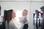 Podróż samolotem z dzieckiem – jak się do tego przygotować?