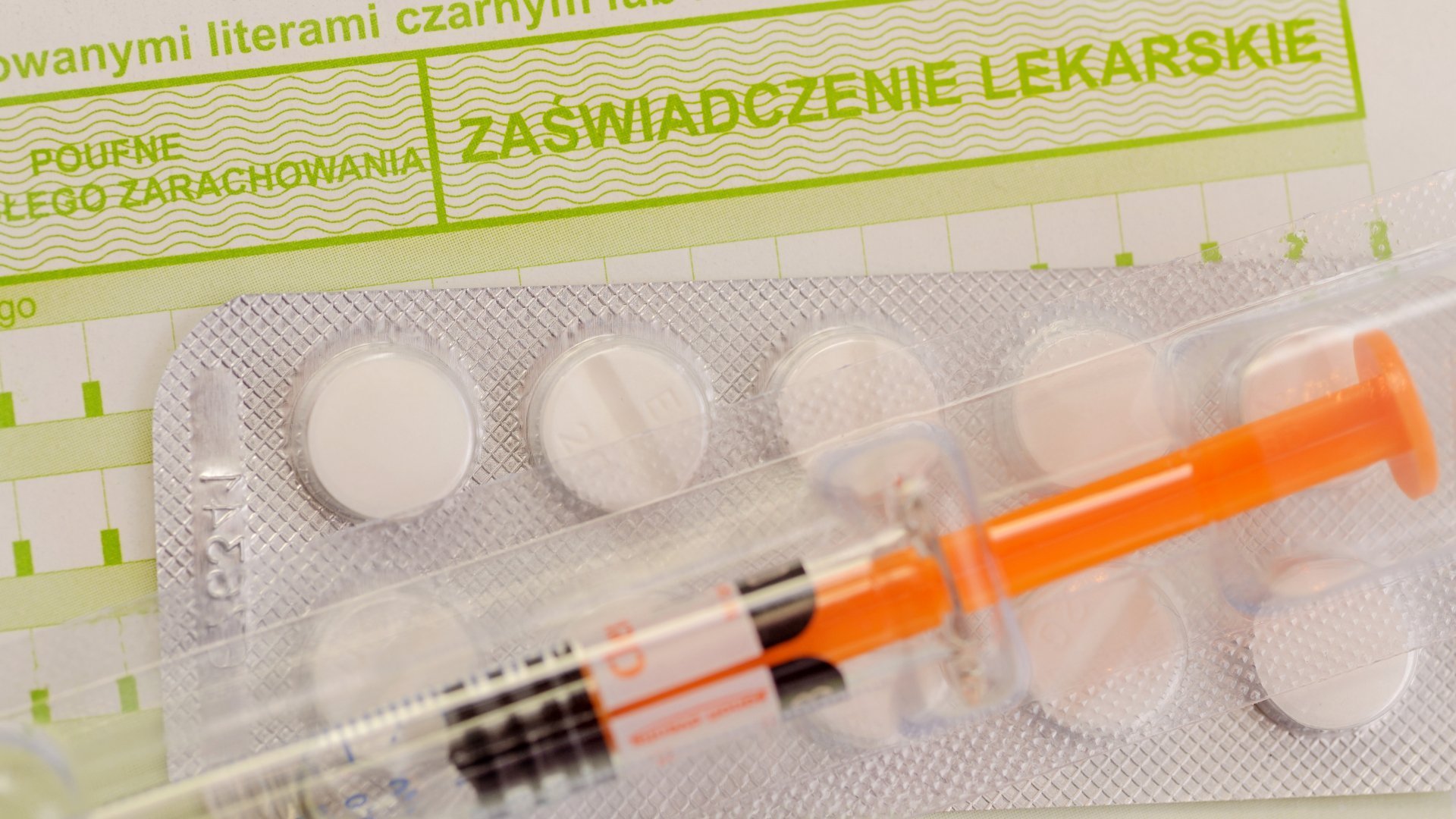 Co można na zwolnieniu lekarskim?