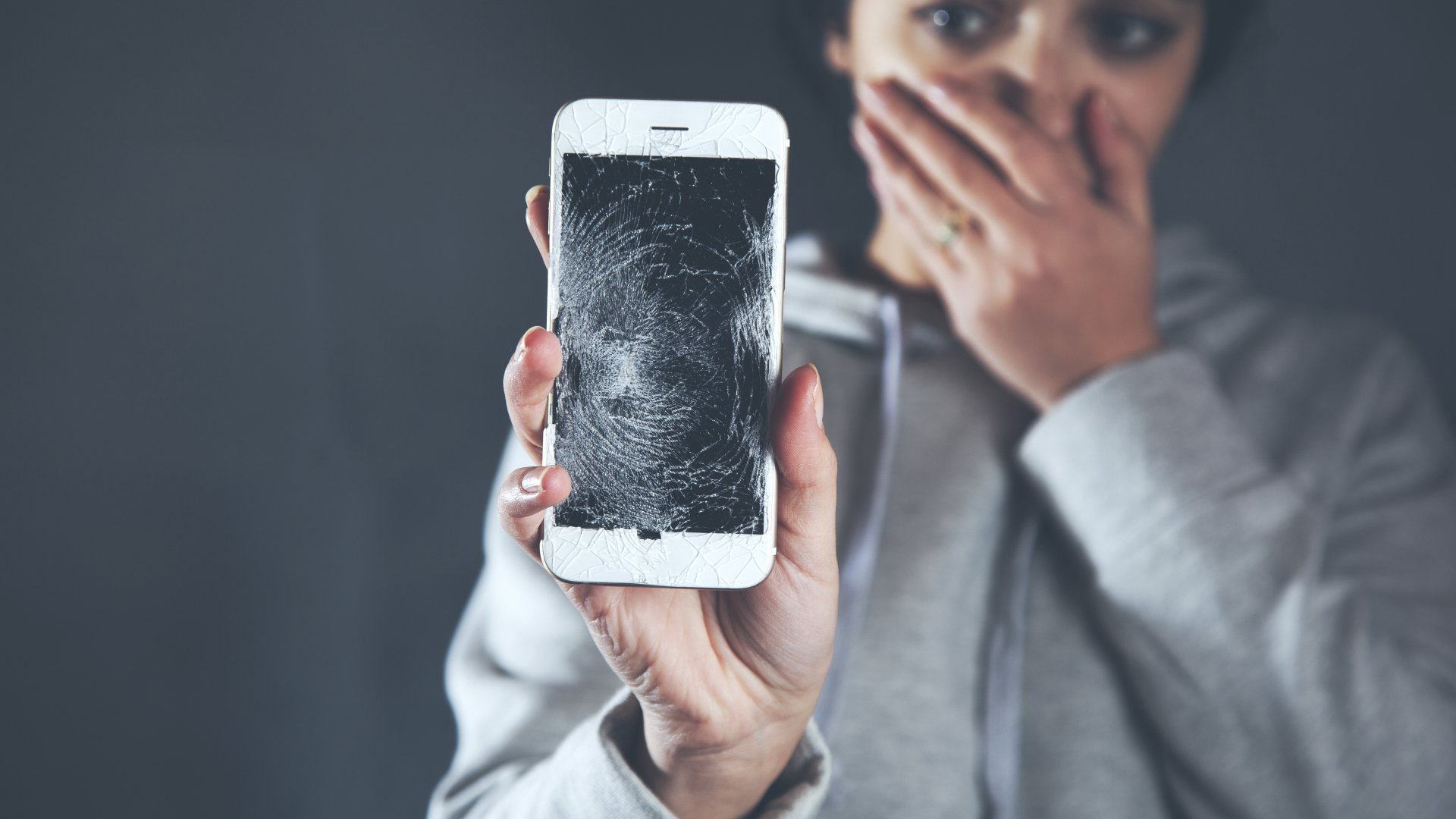 Czy opłaca się wymienić rozbity ekran w telefonie?