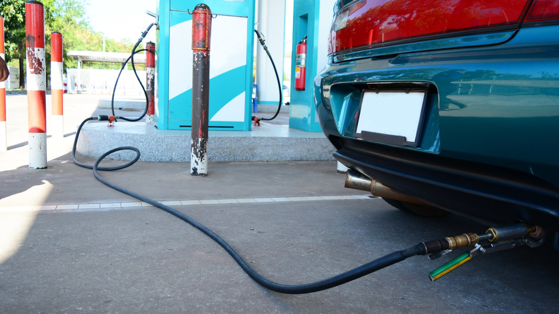 Czy pracownik stacji paliw może odmówić zatankowania LPG?