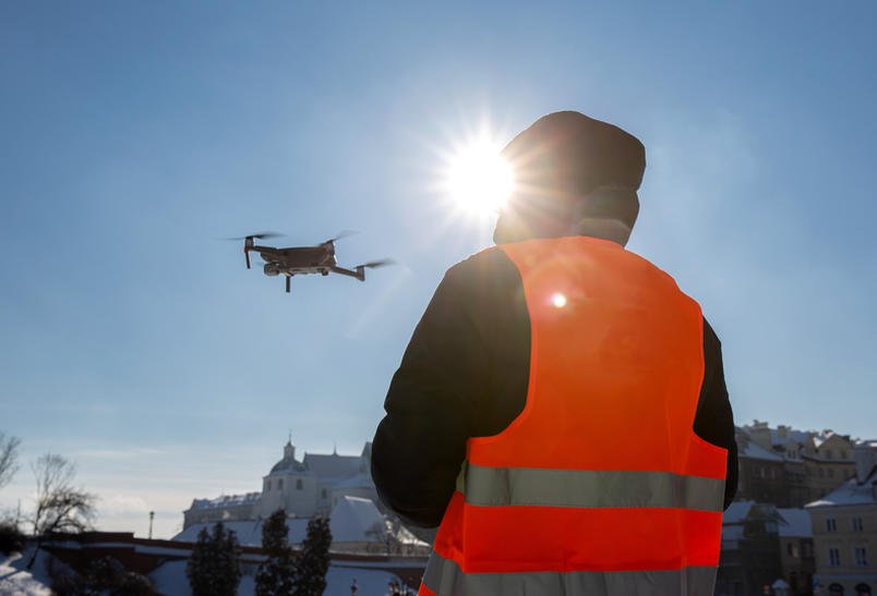 Dron po raz pierwszy dostarczył zakupy w Polsce