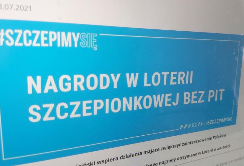 Zwycięzcy loterii szczepionkowej traktowani jak… nobliści!