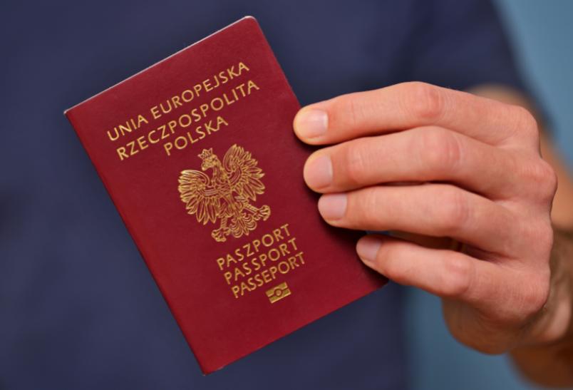 Rząd chce zmiany prawa ws. paszportów