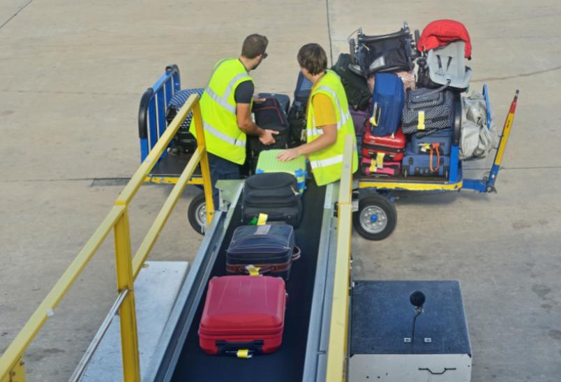 Jakie prawa przysługują w przypadku opóźnień, odwołań lotów lub utraty bagażu w podróży l