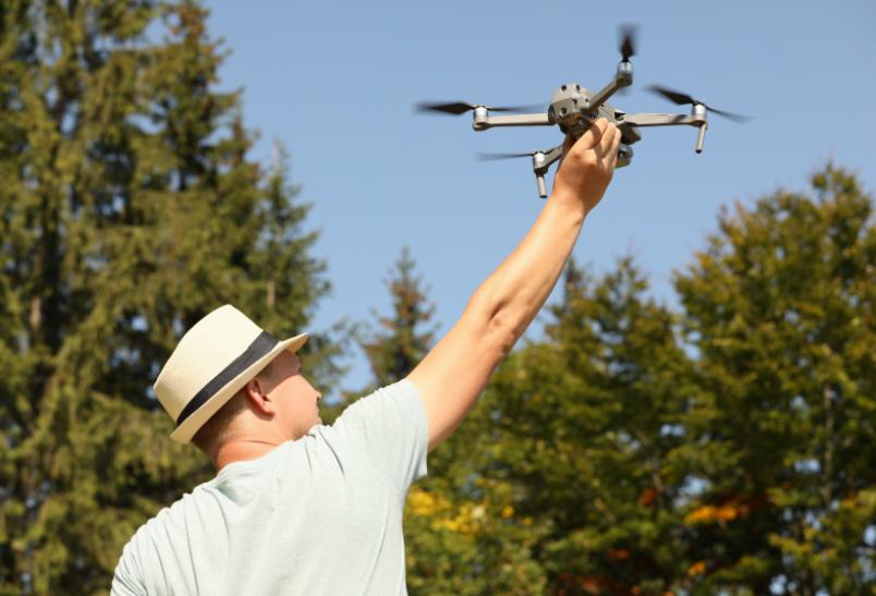 Czy trzeba mieć pozwolenie na latanie dronem?