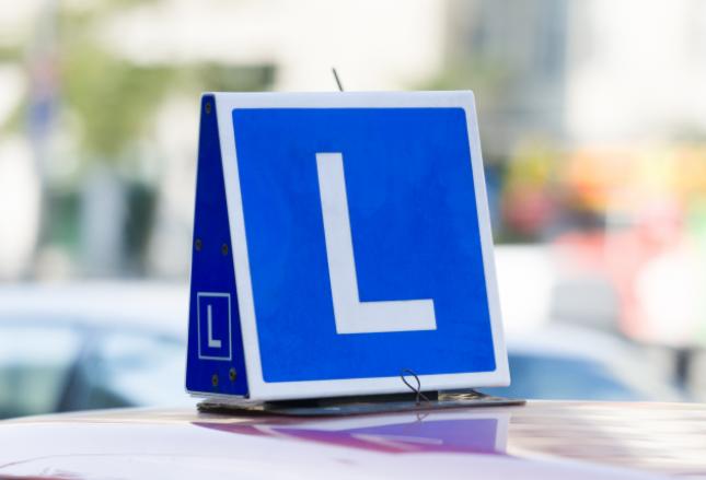 Nauka jazdy z tatą, mamą, starszym bratem? Szykuje się przełom w przepisach Nauka jazdy z tatą, mamą, starszym bratem? Szykuje się przełom w przepisach