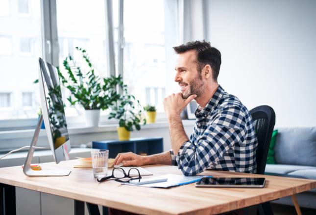 Ergonomiczna praca przy komputerze - doradzamy na co zwrócić uwagę Ergonomiczna praca przy komputerze - doradzamy na co zwrócić uwagę