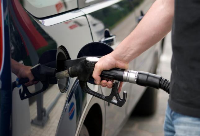 8 sposobów, jak zmniejszyć wydatki na paliwo
