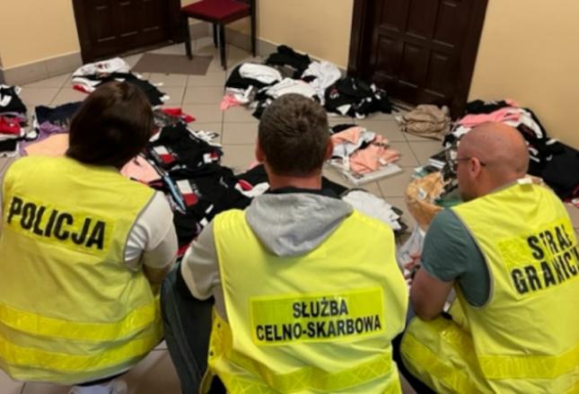 Sprzedaż podrabianej odzieży. Lepiej nie pakować się w taki biznes Sprzedaż podrabianej odzieży. Lepiej nie pakować się w taki biznes