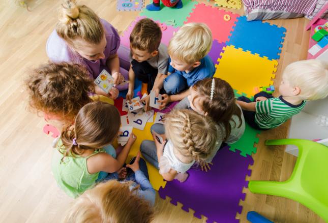 MEiN: Nie ma obowiązku kupowania książek czy kart pracy w przedszkolach publicznych MEiN: Nie ma obowiązku kupowania książek czy kart pracy w przedszkolach publicznych