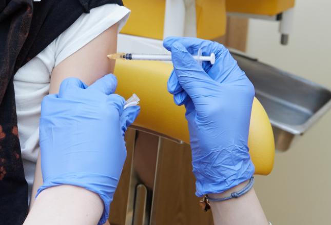 MZ: Ruszą szczepienia przypominające dla dzieci w wieku 5-11 lat MZ: Ruszą szczepienia przypominające dla dzieci w wieku 5-11 lat