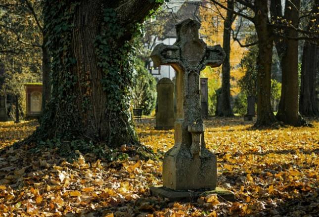 Zadośćuczynienie za śmierć ojca - co zrobić, by otrzymać, od czego zależy wysokość?