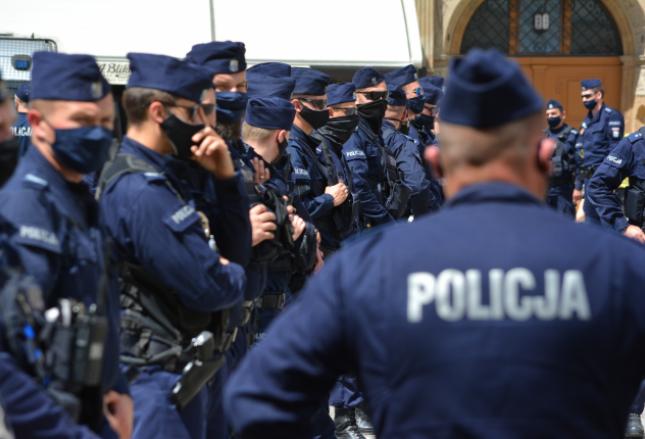 Ilu policjantów pracuje  w polskiej Policji?