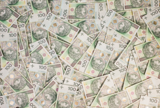 Coraz chętniej trzymamy pieniądze w domu, nie w banku? Niekoniecznie Coraz chętniej trzymamy pieniądze w domu, nie w banku? Niekoniecznie