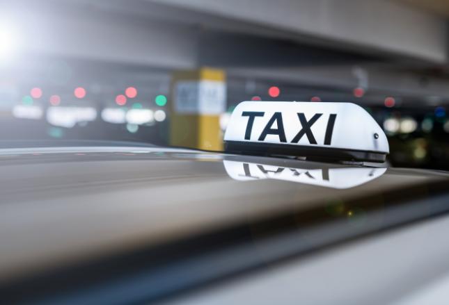 Pasażerowie taksówek będą bezpieczniejsi Pasażerowie taksówek będą bezpieczniejsi