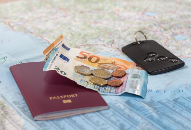 Kompas Prawny: Podatki i wydatki podczas podróży zagranicznych