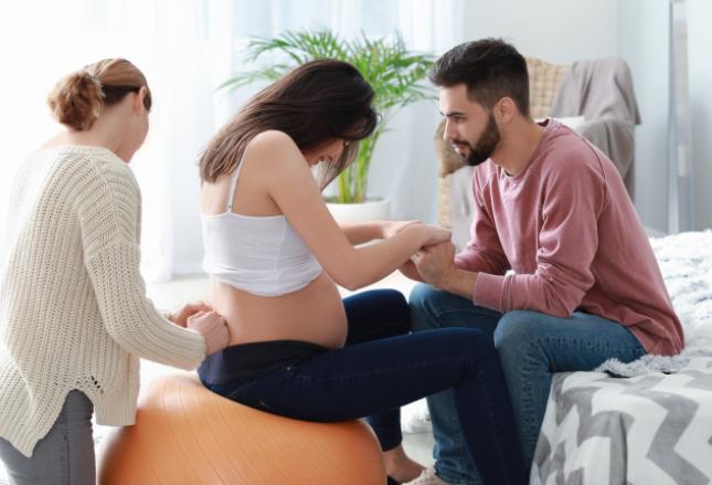 Prawo do douli, czy innej osoby towarzyszącej podczas porodu. Jakie są zasady? Prawo do douli, czy innej osoby towarzyszącej podczas porodu. Jakie są zasady?