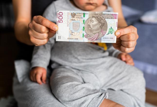 500 plus: Dla cudzoziemców przewiduje się wypłatę ponad 3,2 mln świadczeń 500 plus: Dla cudzoziemców przewiduje się wypłatę ponad 3,2 mln świadczeń