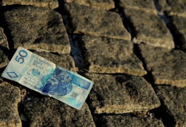 Uszkodzone banknoty - co z nimi zrobić?