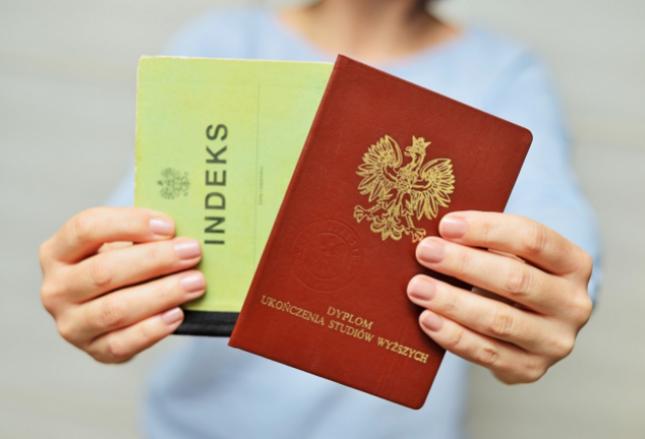 Czy opłaca się brać kredyt studencki?