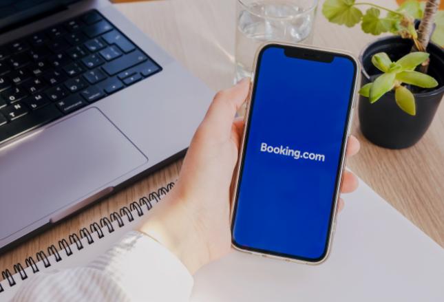 Czy Booking blokuje środki na karcie? Czy Booking blokuje środki na karcie?