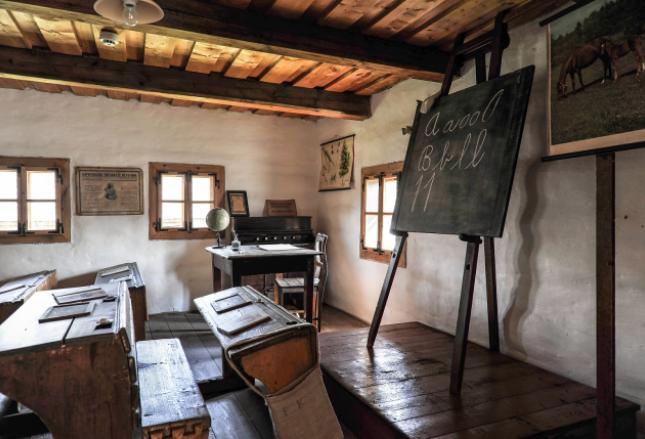 Zaświadczenie o przebiegu nauczania w szkole, która została zlikwidowana - jak uzyskać?