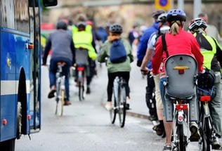 Nowe zasady wyprzedzania rowerów i motocykli -  jest projekt zmian w ustawie