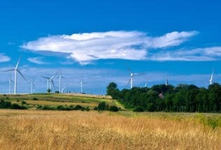 Elektrownie wiatrowe bliżej domów?  – powstaje nowa ustawa