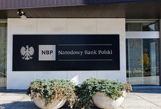 Nowe niebezpieczne oszustwo. Przestępcy podszywają się pod NBP