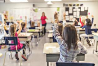 Szóstka dla nauczyciela – o co chodzi w propozycjach MEiN?