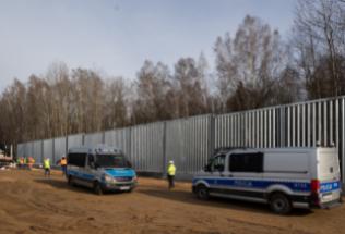 Potężny mur oddziela Polskę od Białorusi [FILM]