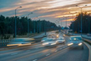 Prędkość maksymalna na autostradach i drogach ekspresowych