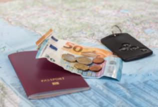 Kompas Prawny: Podatki i wydatki podczas podróży zagranicznych
