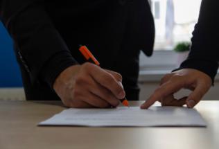 Umowa zlecenie o cechach umowy o pracę. Co można zrobić?